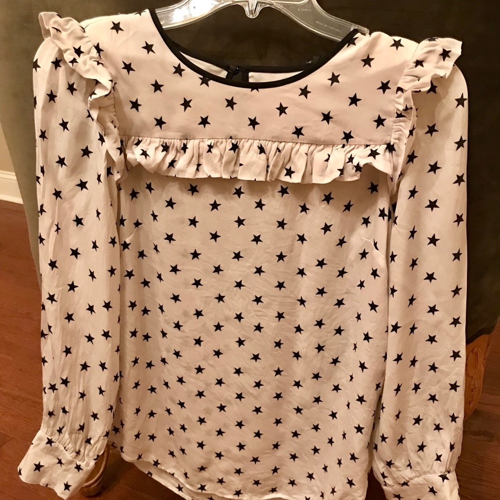 Off white ruffled long sleeve blouse w/star print